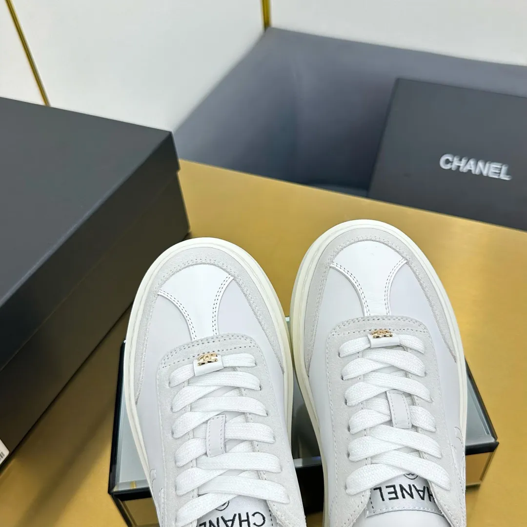 👟👟Ex-factory price 600👟👟 Upgraded version, upgraded version, upgraded version! No rebuttal accepted! ! ! ! Chanel Chanel panda shoes! 2025 counter's top casual sports shoes. This classic design; the upper is electro-embroidered with a variety of techniques; the outsole is fashionable and sporty; the unusual inclusion of a variety of color matching elements... The diversified mix and match is very good-looking and versatile, and can be used for leisure, fashion, sports, and outdoor... ꫛꫀꪝ Go➫ Materials: ❶Upper made of: original imported first-layer silk cowhide + original waterproof cloth + original first-layer cowhide ❷Inner lining: Original Yangli+Net ❸Outsole based on: Original TPU combination outsole Counter boutique packaging complete set for women 35–41 👉 👉